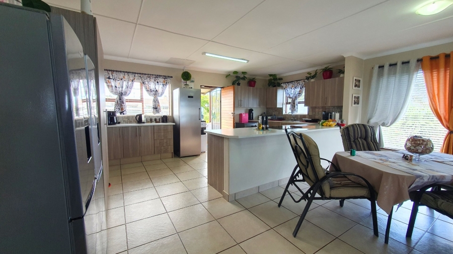 5 Bedroom Property for Sale in Dana Bay Western Cape